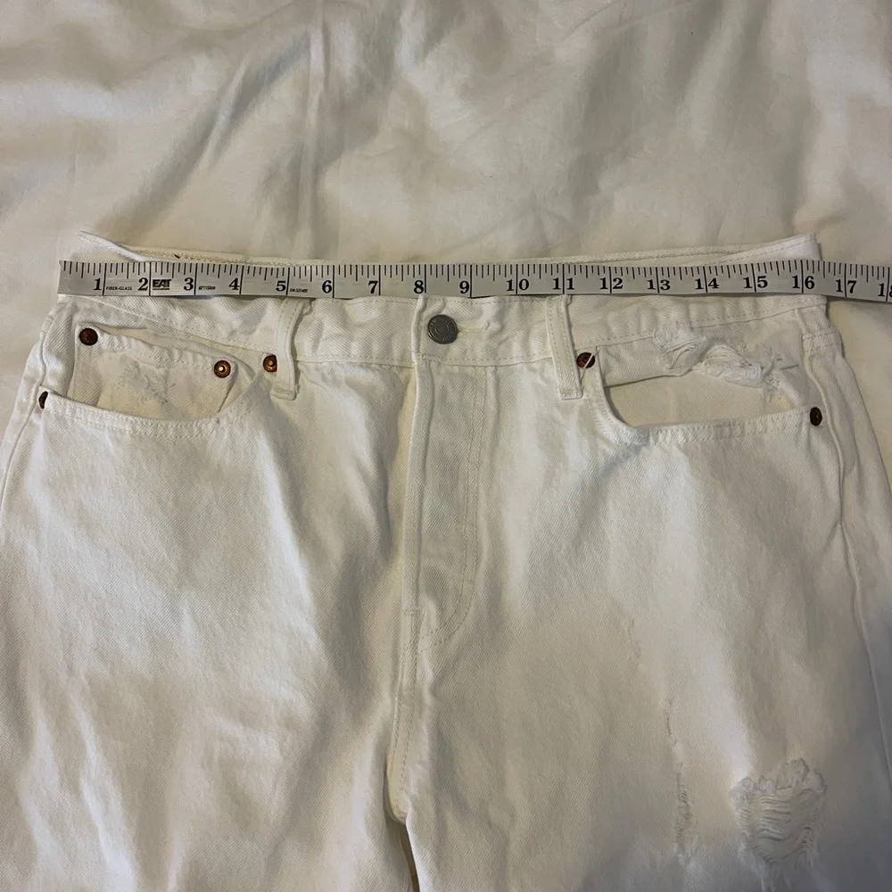 Levi's 501 Wedgie Straight Distressed White Jeans Sz 32 - Picture 14 of 14